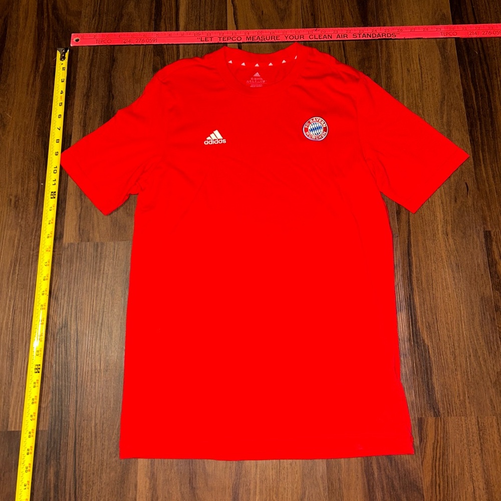FC Bayern Munich Kids XL Lifestyle T-shirt with Embroidered Badge